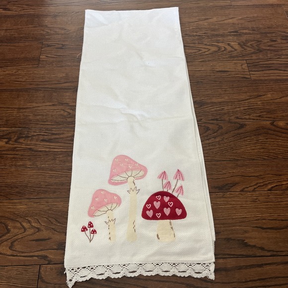 Rachel Zoe VALENTINE MUSHROOM HEART TABLE RUNNER Applique  14x70" Huck Cloth - Picture 2 of 4